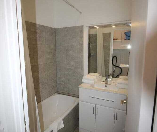 호텔 Logis Hôtel & Restaurant Au Clos Paillé Charme & Caractère