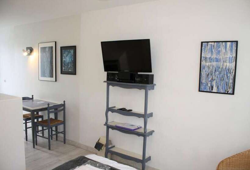 호텔 Logis Hôtel & Restaurant Au Clos Paillé Charme & Caractère