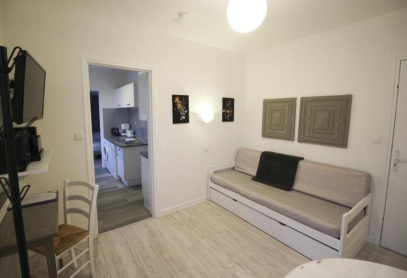 호텔 Logis Hôtel & Restaurant Au Clos Paillé Charme & Caractère