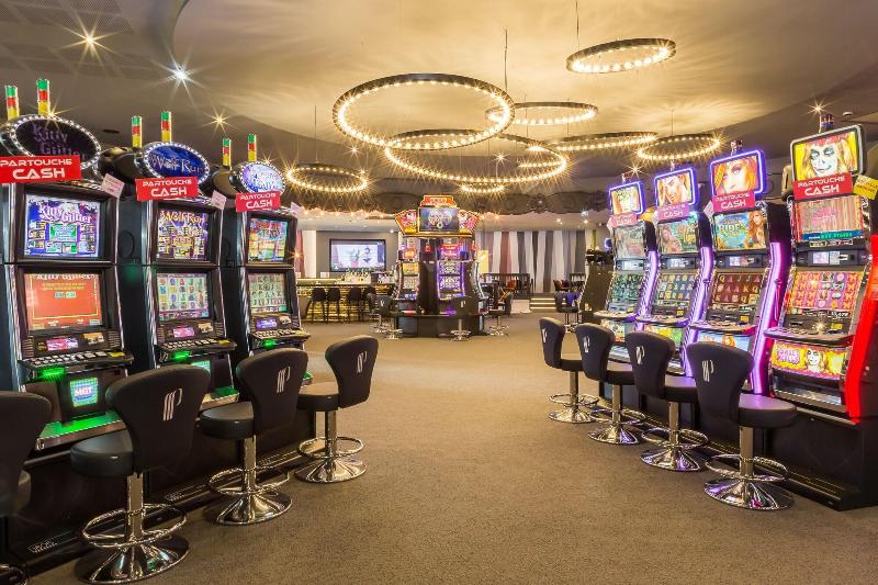 호텔 Logis Hôtel & Restaurant Au Clos Paillé Charme & Caractère