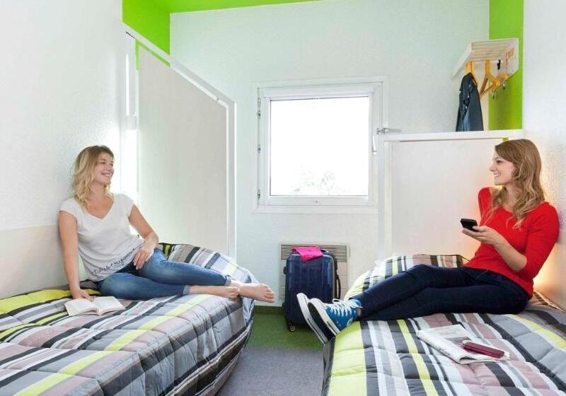 בית מלון כפרי Premiere Classe Plaisir  Gatines