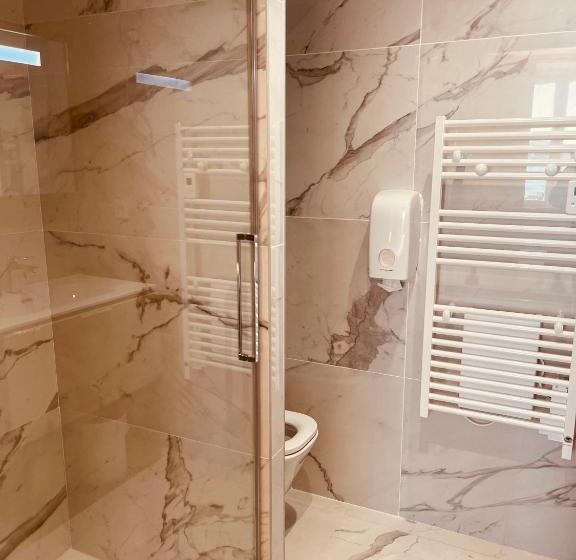 בית מלון כפרי Restaurant De La Tour