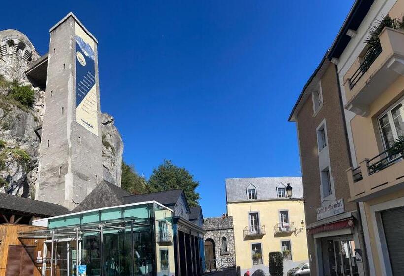 Logis Hotel Castel De Mirambel