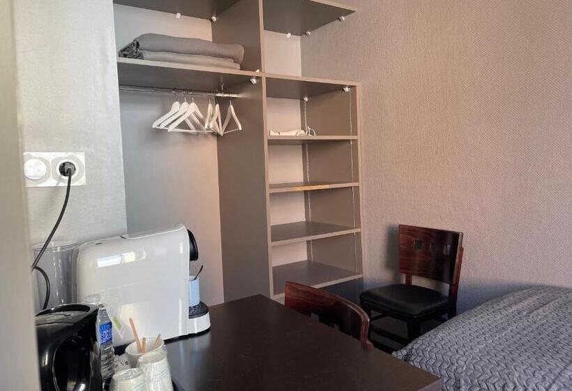 Logis Hotel Castel De Mirambel