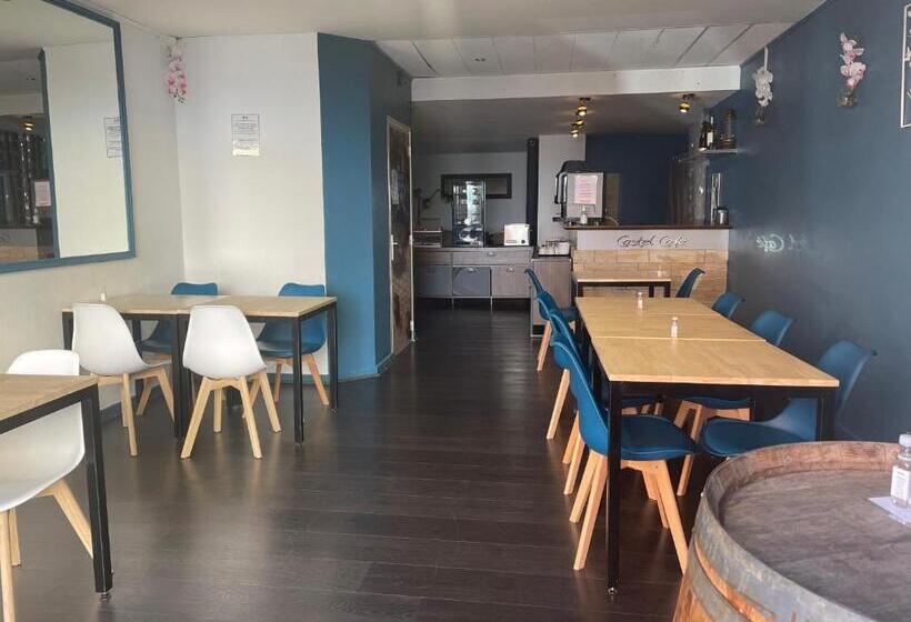 Logis Hotel Castel De Mirambel