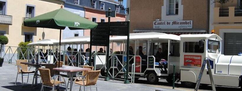 Logis Hotel Castel De Mirambel