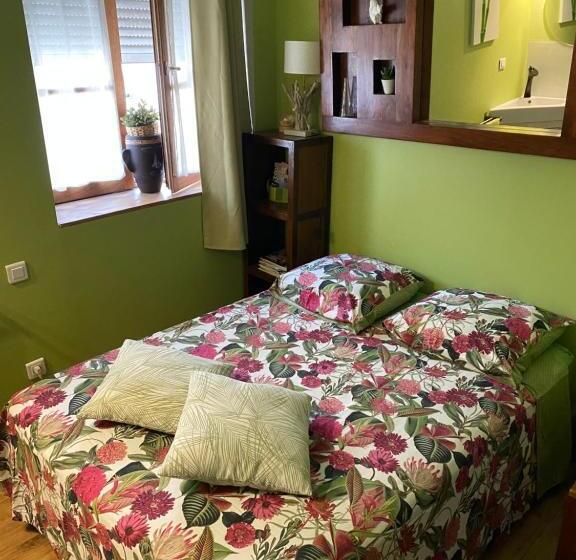 Lyon City Home's Bed & Breakfast