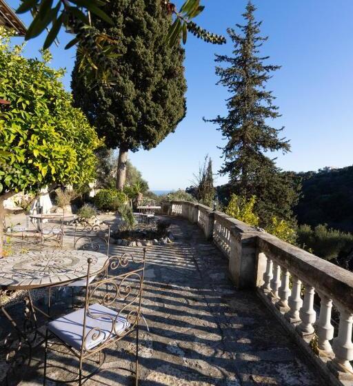 تختخواب و صبحانه Castel Enchanté