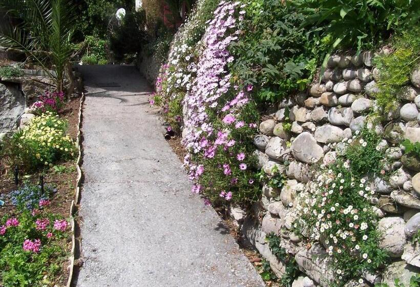 ベッドアンドブレックファースト Castel Enchanté