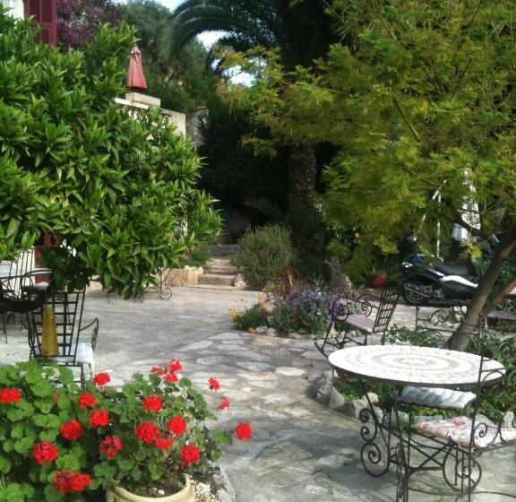 ベッドアンドブレックファースト Castel Enchanté