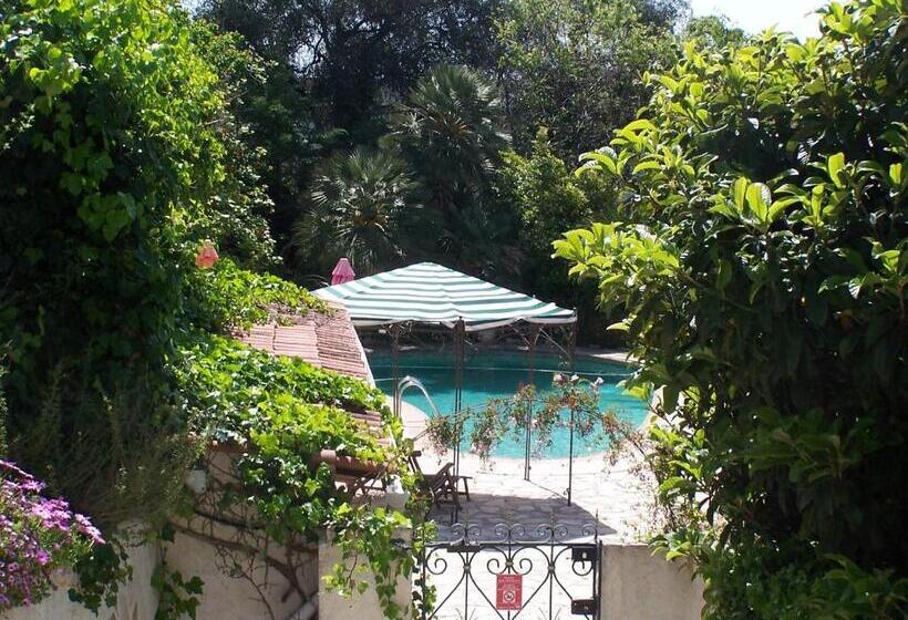 ベッドアンドブレックファースト Castel Enchanté