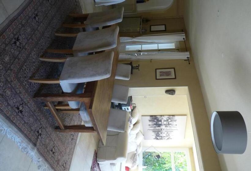 ベッドアンドブレックファースト Castel Enchanté