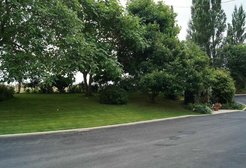 مبيت وإفطار Chambres D Hôtes La Loubatais