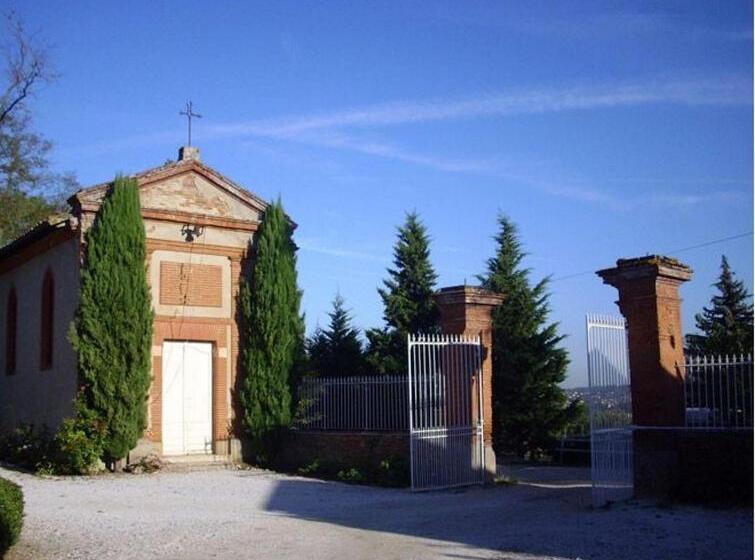 مبيت وإفطار Chateau De Thegra