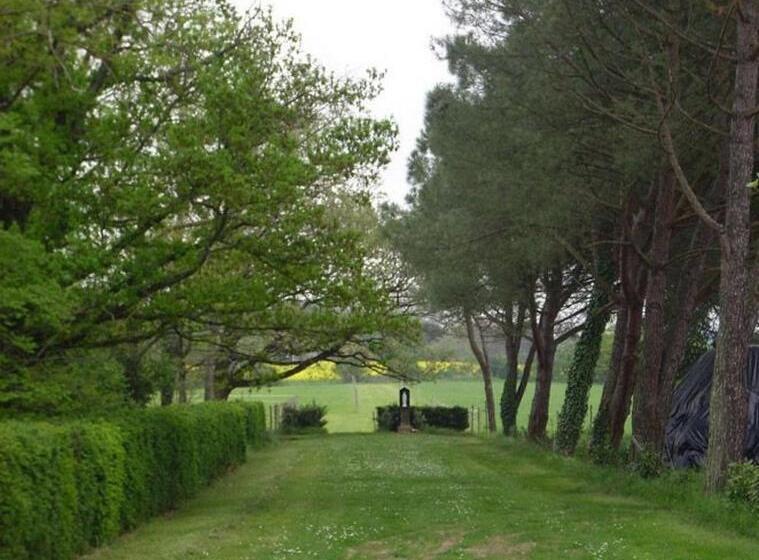 مبيت وإفطار Chateau De Thegra