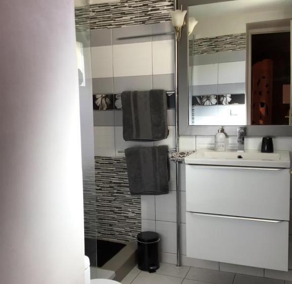 مبيت وإفطار Studio Accueillant Pour 2, Wifi Et Climatisation