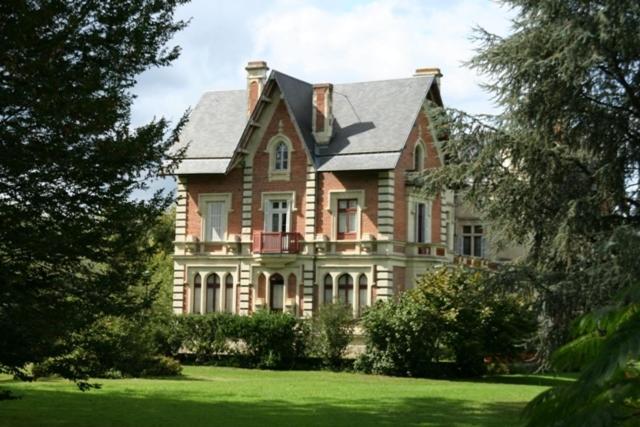 مبيت وإفطار Château De Belle Poule