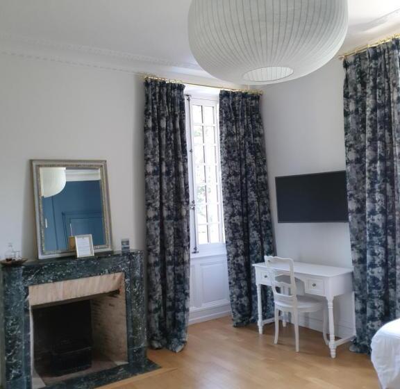 مبيت وإفطار Château Du Bois De La Noe