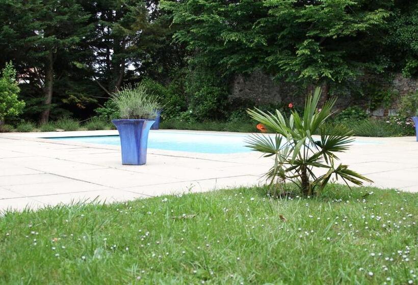 مبيت وإفطار Château Du Bois De La Noe