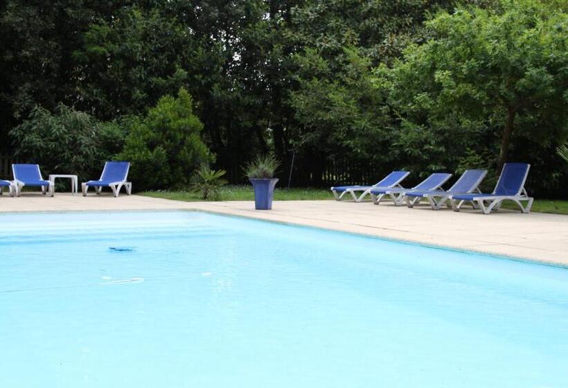 مبيت وإفطار Château Du Bois De La Noe