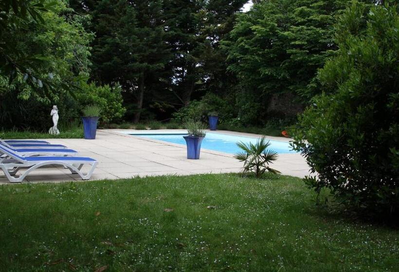 مبيت وإفطار Château Du Bois De La Noe