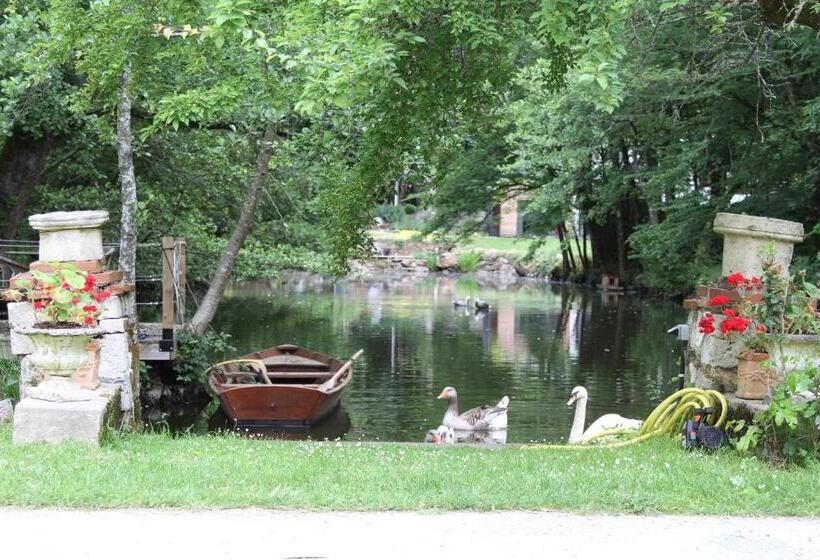 مبيت وإفطار Château Du Bois De La Noe