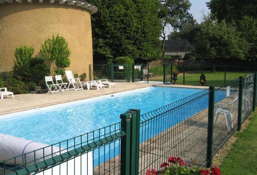 مبيت وإفطار Château Du Golf De La Freslonnière