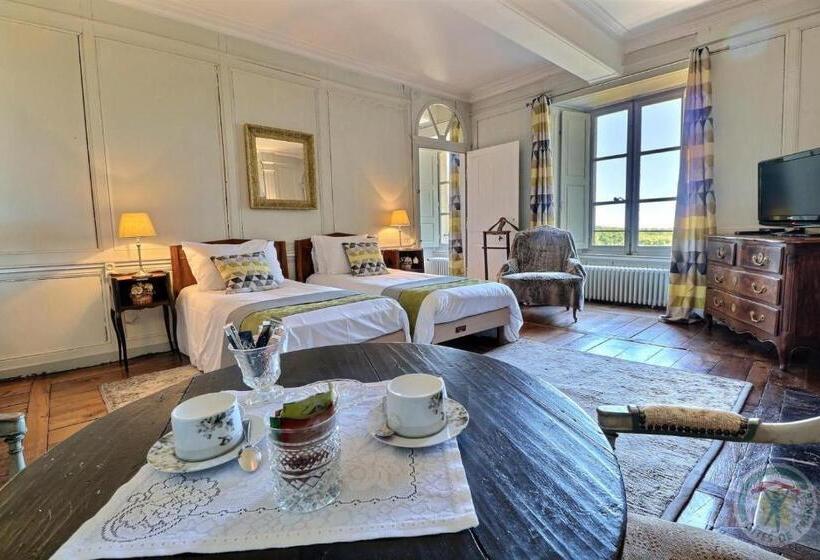 مبيت وإفطار Château Du Golf De La Freslonnière