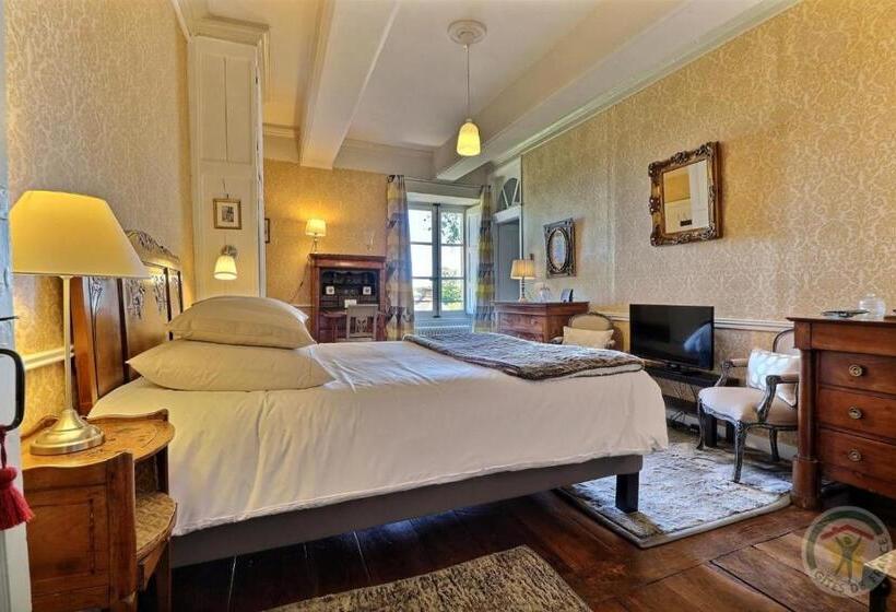 مبيت وإفطار Château Du Golf De La Freslonnière