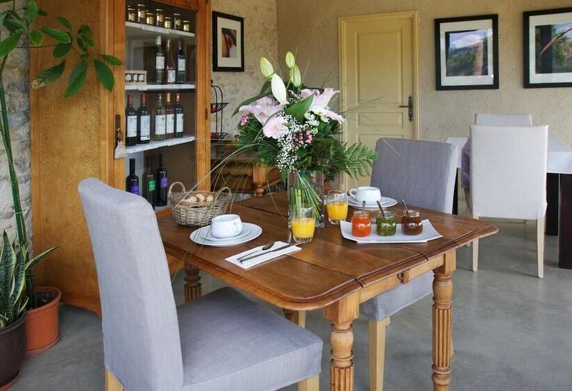 ベッドアンドブレックファースト Château La Sabine