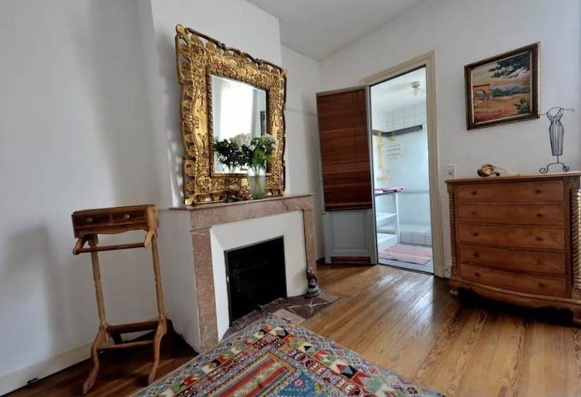 تختخواب و صبحانه Clos Des Boulevards