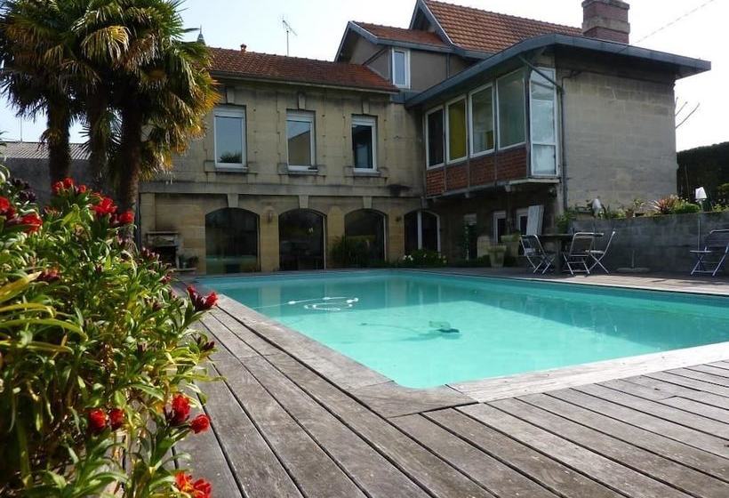 تختخواب و صبحانه Clos Des Boulevards