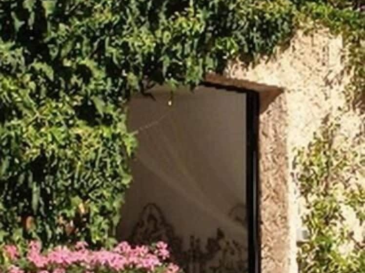 Bed and Breakfast L Amandari