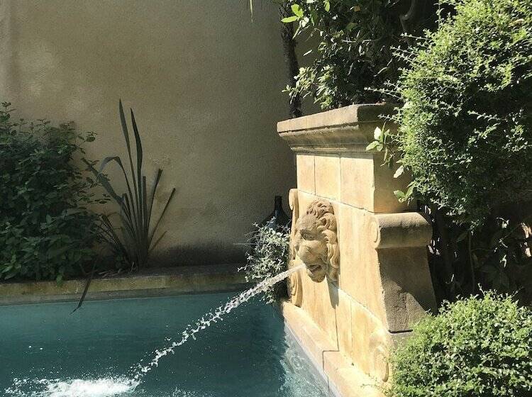 민박 La Maison Des Remparts