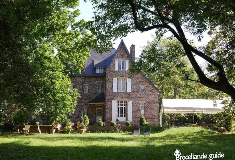 ベッドアンドブレックファースト La Maison Rouge Brocéliande