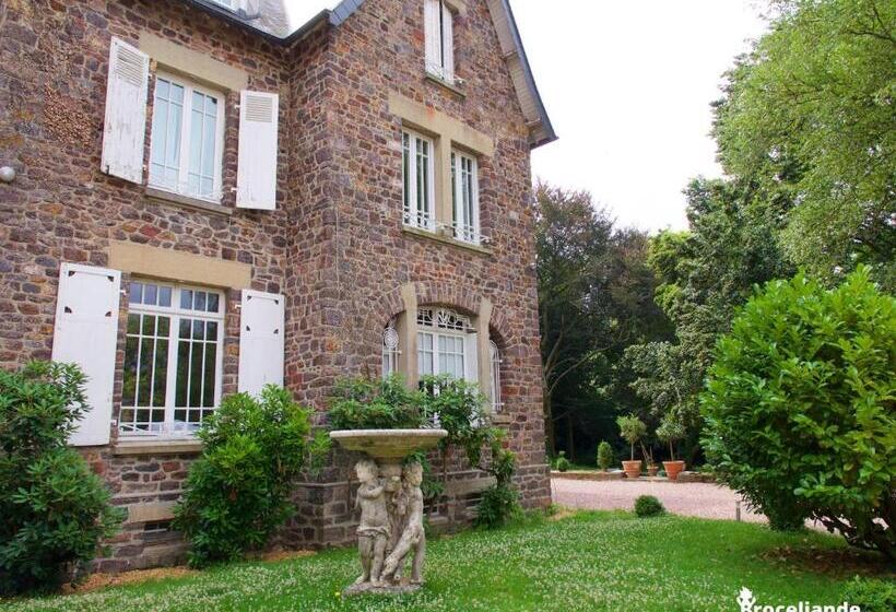 ベッドアンドブレックファースト La Maison Rouge Brocéliande