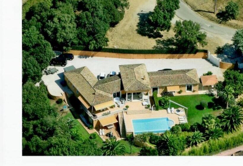 مبيت وإفطار La Tarentane