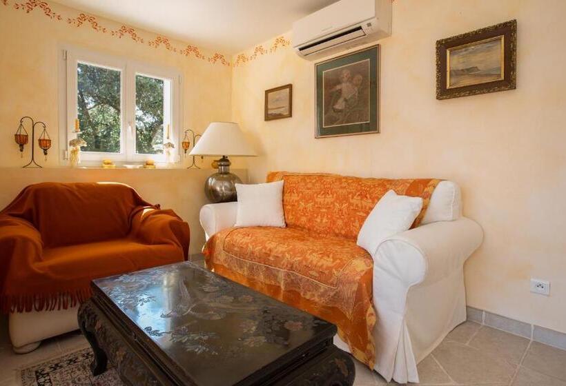 مبيت وإفطار La Tarentane