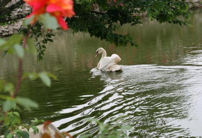 مبيت وإفطار Les Douves