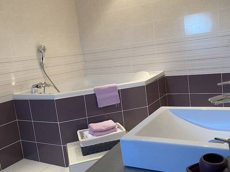 تختخواب و صبحانه Maison D Hotes & Gites Domaine De La Garaye