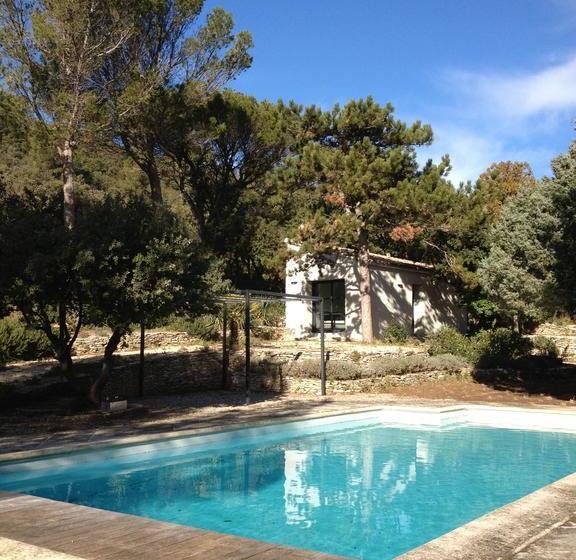 تختخواب و صبحانه New Cabanon