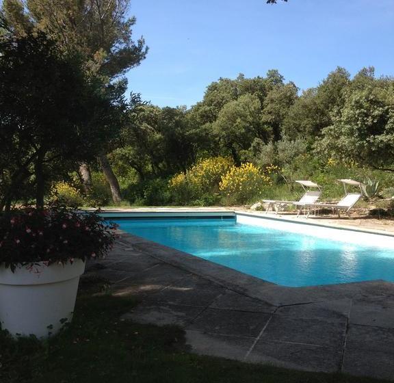 تختخواب و صبحانه New Cabanon