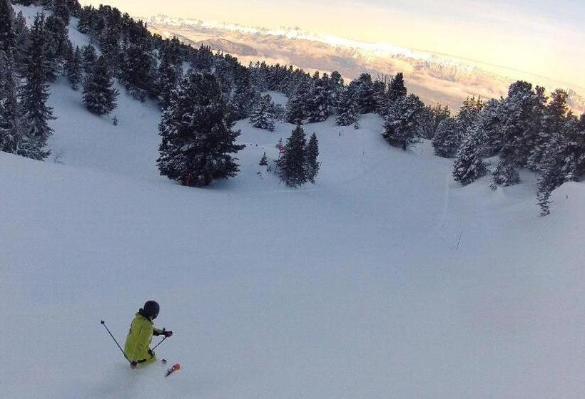 Отель Auberge Du Virage