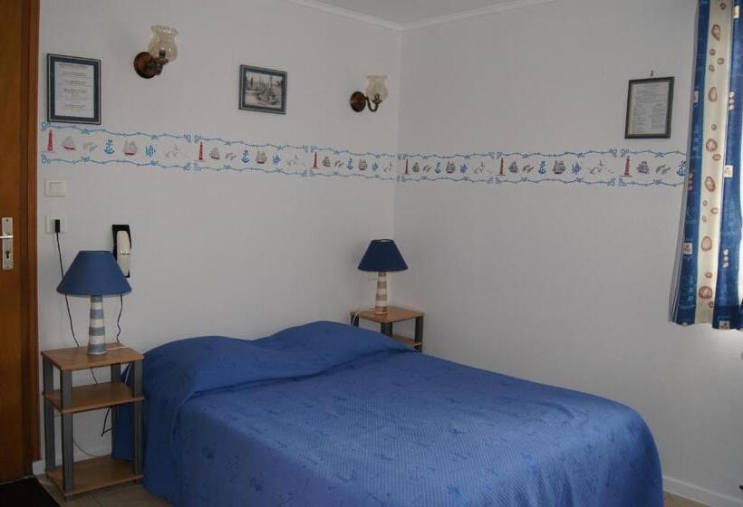 فندق Aux Trois Jean