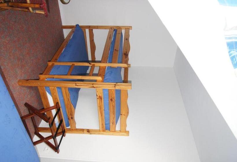 فندق Aux Trois Jean