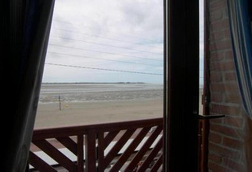 فندق Aux Trois Jean