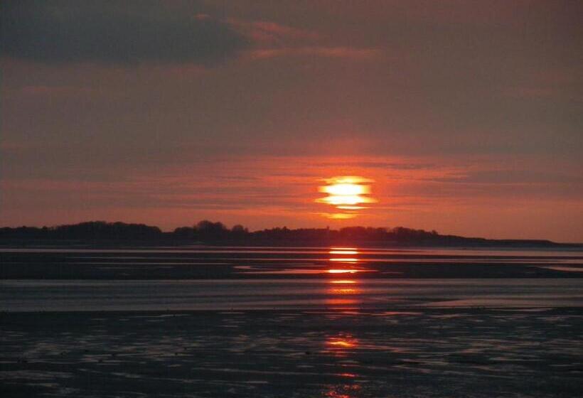 فندق Aux Trois Jean