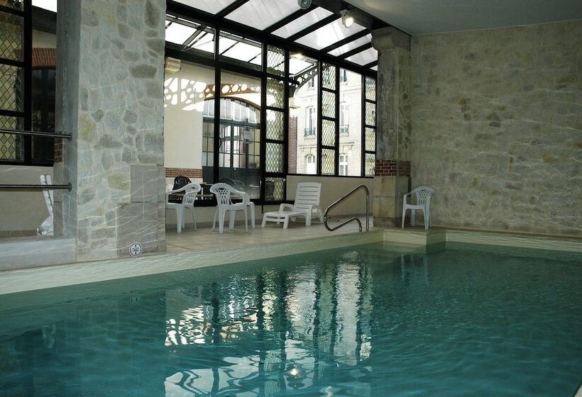 هتل Castel Jeanson