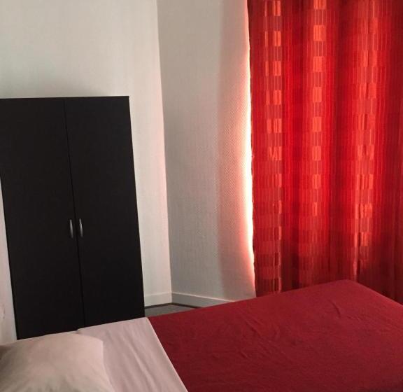 Отель Chevallier