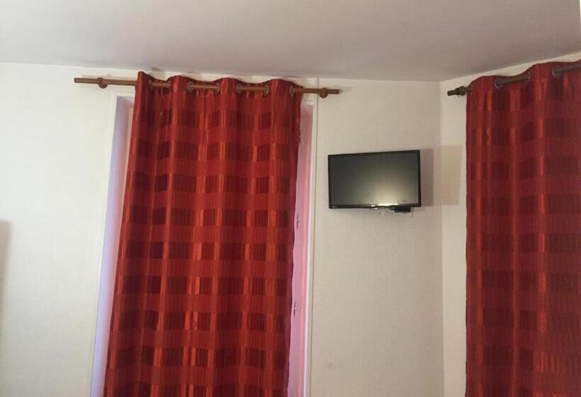 Отель Chevallier